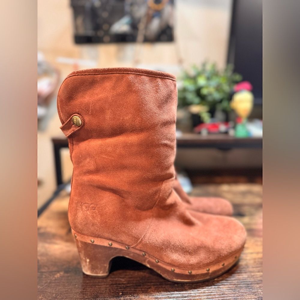 UGG Lynnea Size 9 Shearling Studded Brown Leather Heel Boots